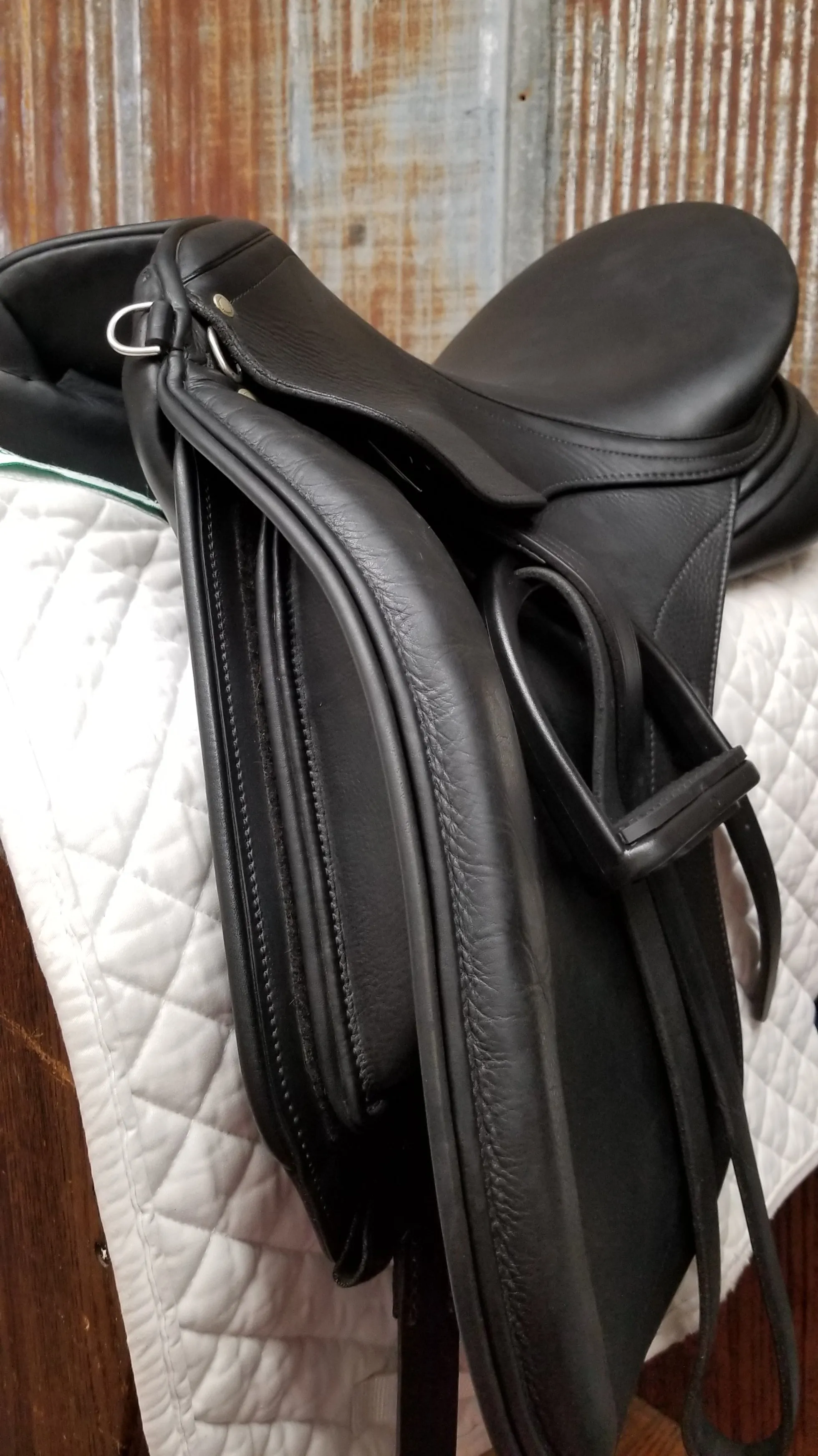 Schleese Triumph 18" Dressage Saddle (Gently Used)
