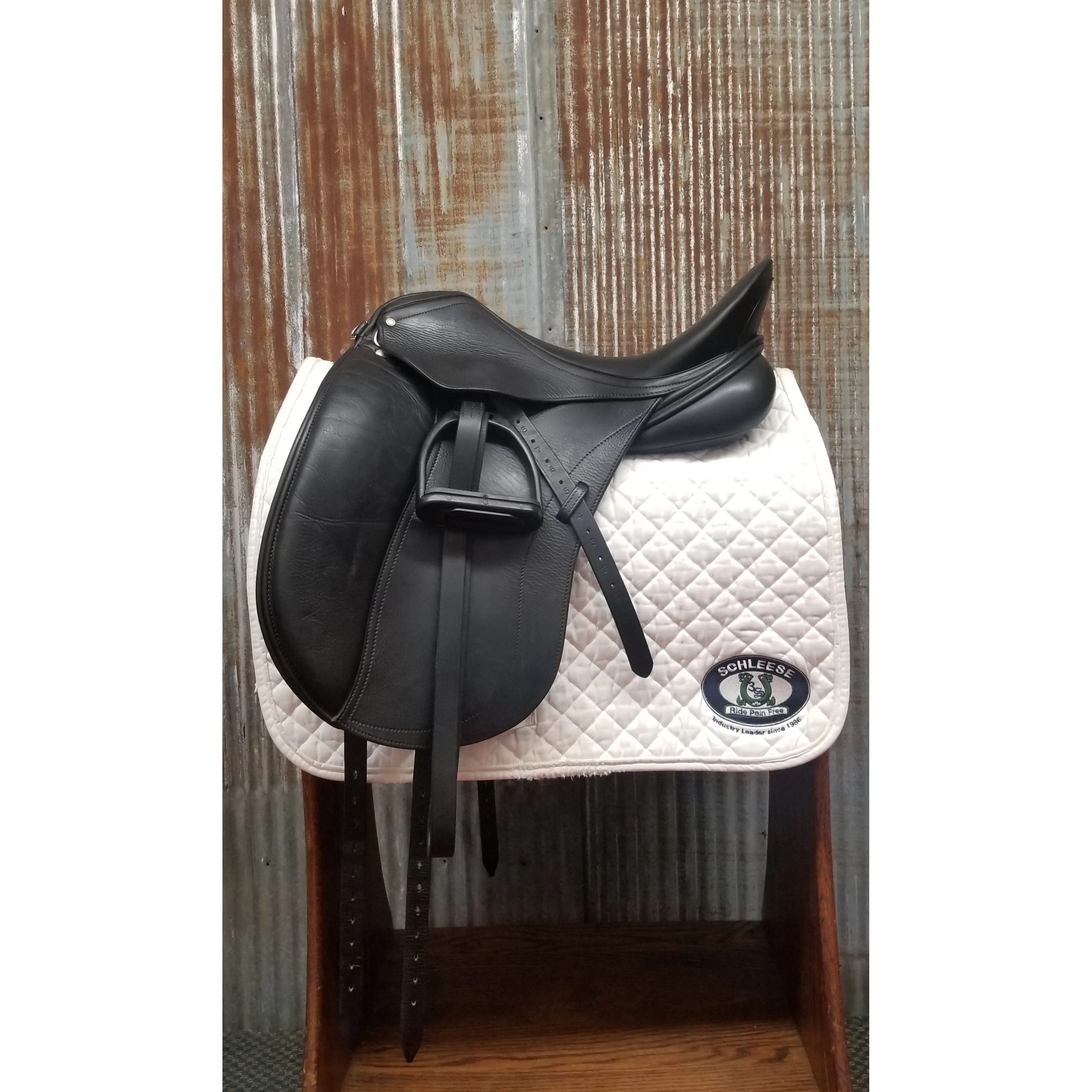 Schleese Triumph 18" Dressage Saddle (Gently Used)