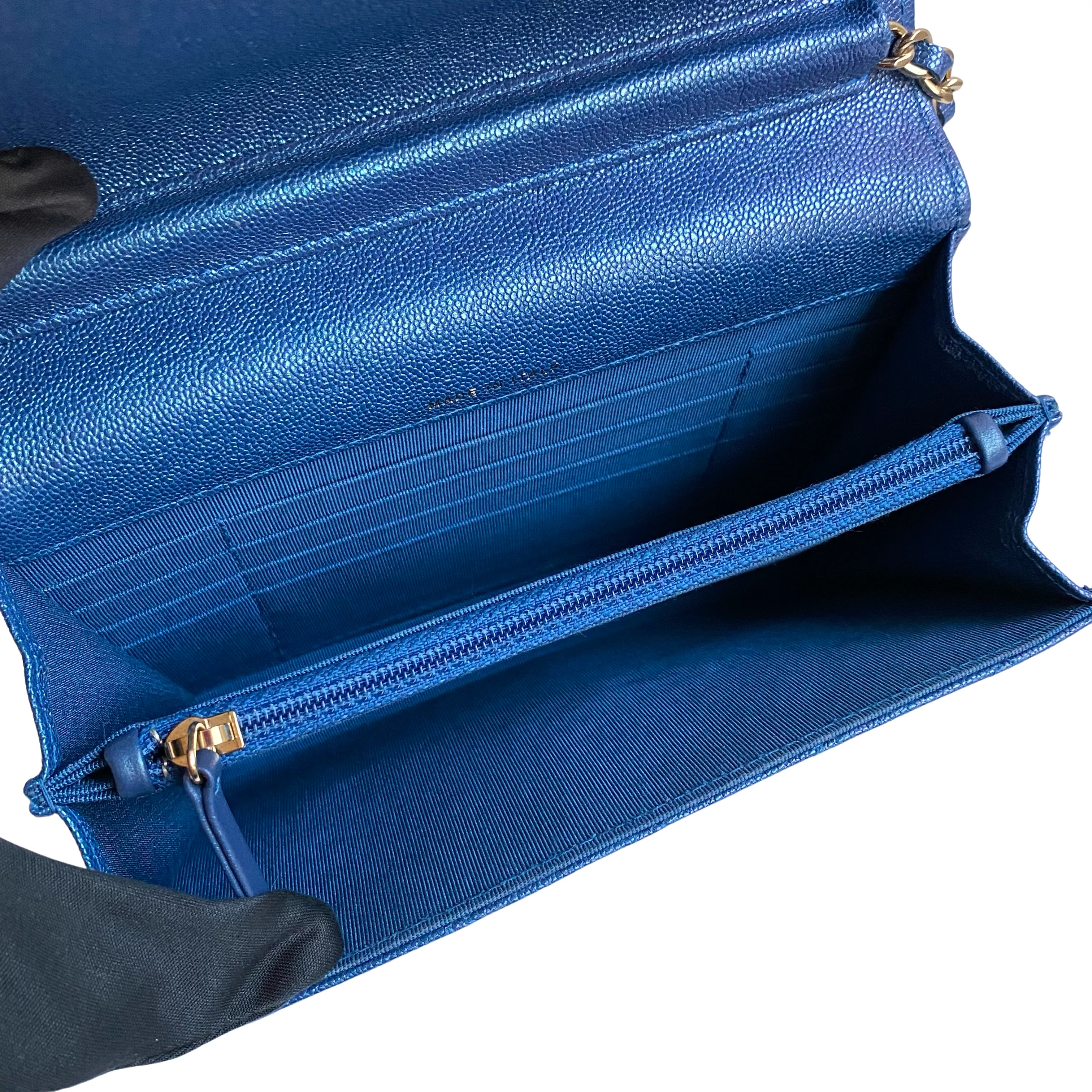 Square Wallet On Chain WOC in 19S Iridescent Blue Caviar