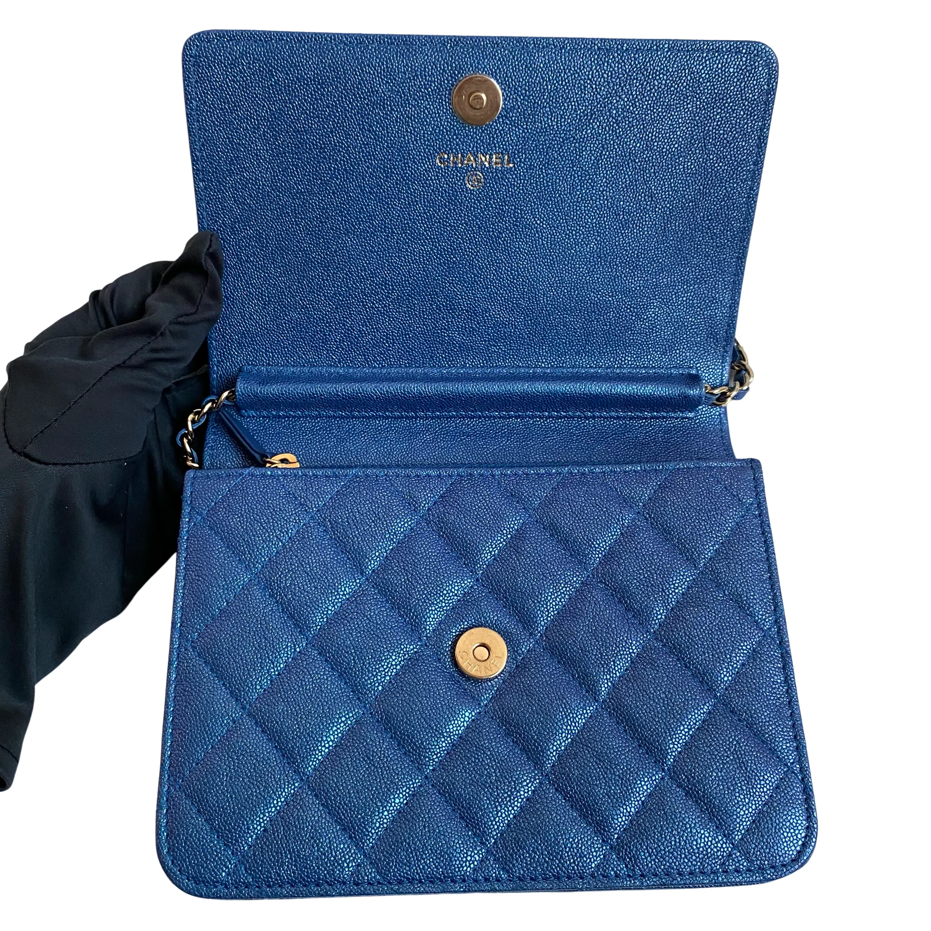 Square Wallet On Chain WOC in 19S Iridescent Blue Caviar
