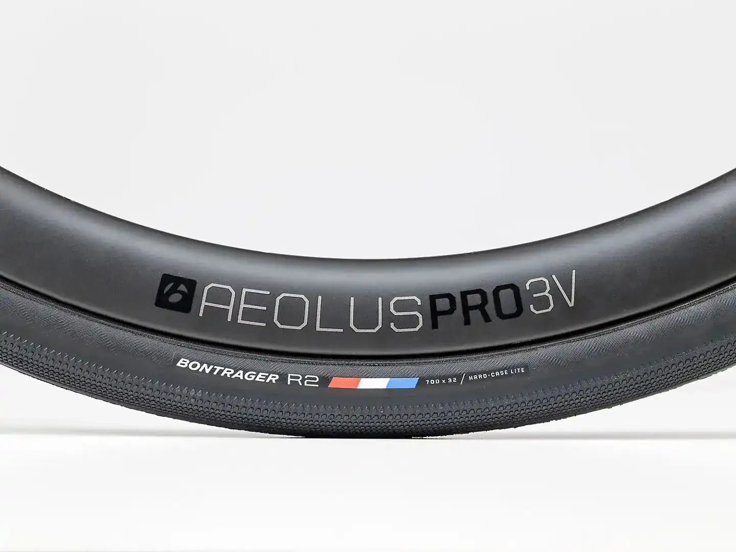 Tyre Bontrager R2 Hard-Case Lite Road