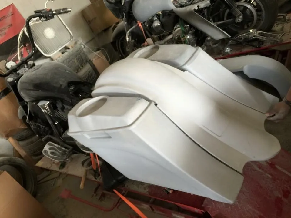 Victory Kingpin 6" Extended Hard Saddlebags Out &amp; Down Bags   LED Rear Fender Dual Cut Out   Lids